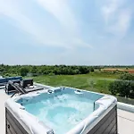 Casa vacanze Lovely In With Sauna *