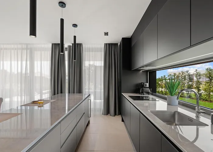 Lovely In With Sauna Hébergement de vacances Poreč